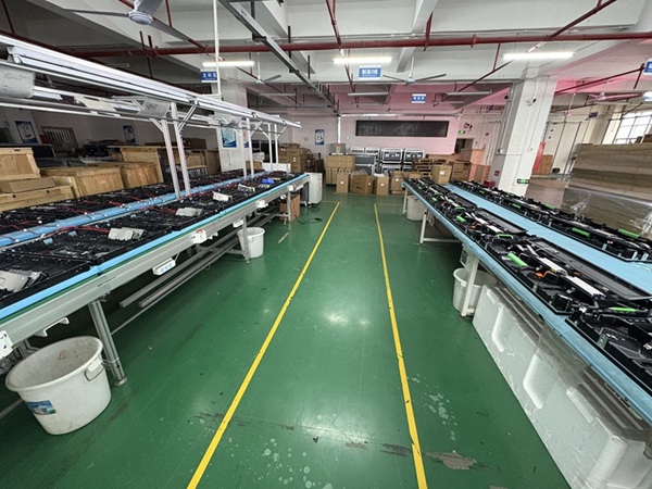 華邦瀛室內(nèi)P2壓鑄鋁箱體LED顯示屏 (1).jpg 華邦瀛室內(nèi)P2壓鑄鋁箱體LED顯示屏 (1).jpg